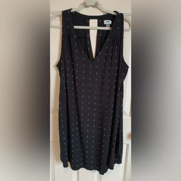 Old Navy shift dress. Black Sleeveless dress with gold print. GUC, size XXL - Picture 2 of 5